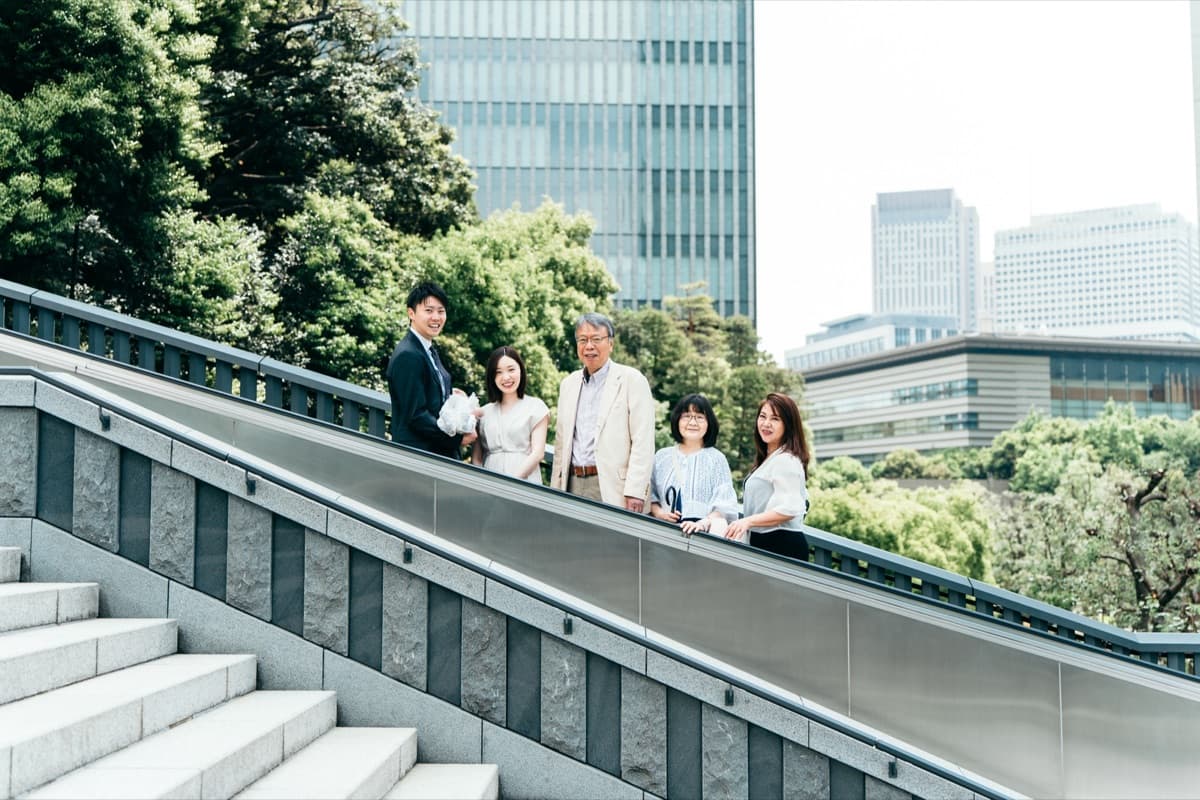 お宮参り 家族 階段 日枝神社