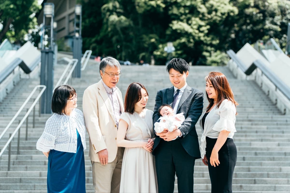 お宮参り 大家族 階段 日枝神社